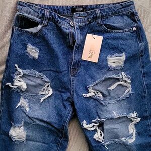 MISSGUIDED petite riot ripped mom jean- Color: denim blue size: 10 (PETITE)
